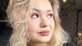 Laverna Monnot light skin cam model