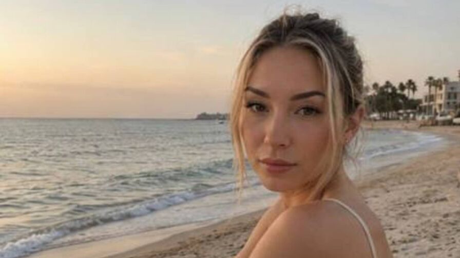 LaverneRodarte webcam room profile profile image