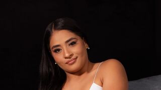 Layla Canan tip menu tease room