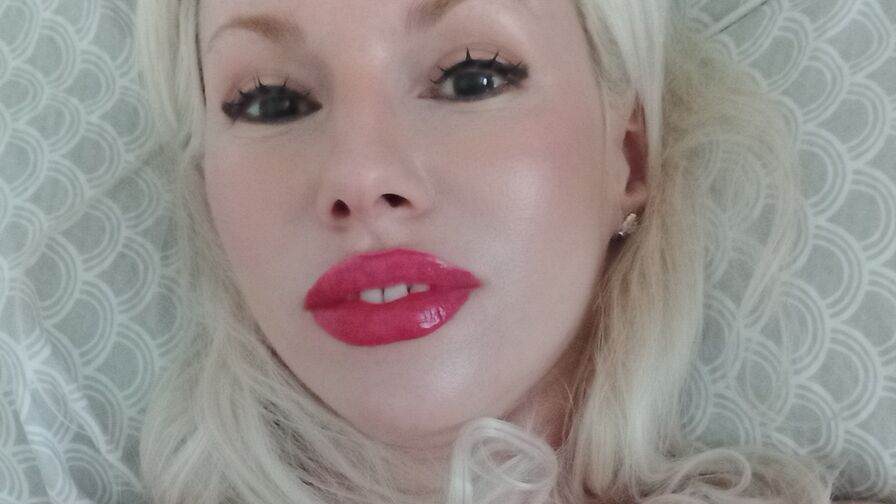 LaymaFlay online cam model profile image