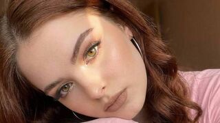 LeoKluge webcam model chat thumbnail
