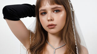 LeonaHowell live webcam model thumbnail