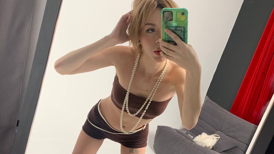 LessieChenette adult cam model profile image