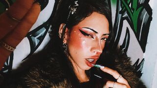 LiaValmont private webcam show thumbnail