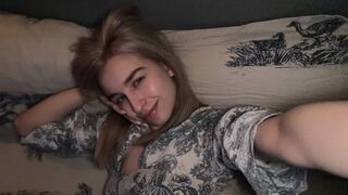 LikaKai cam room profile thumbnail