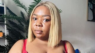 LilianLeo adult model chat thumbnail