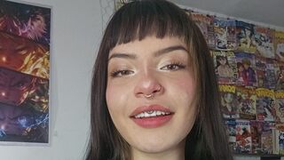 Lilith Saleem public girl cam room