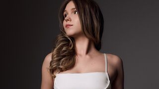 LinaKorvin online cam model thumbnail