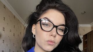 LinaSeen private chat room thumbnail