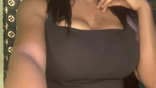 LindaBernard live stream model thumbnail