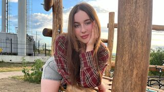 Lisa Amore free webcam girl online