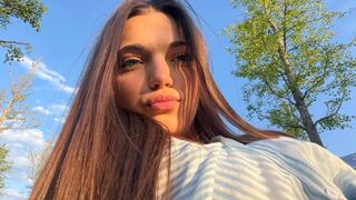 LisabethBerczel adult chat room thumbnail