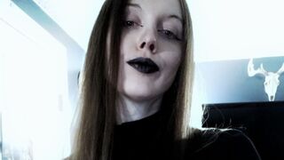 Lisbeth Dark busty ebony cam girl