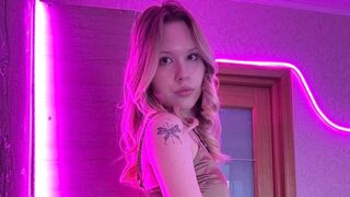 LissaAssil private model chat thumbnail