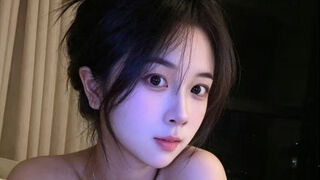 Livia Li cleavage webcam girl