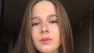 LizaMee live chat room thumbnail