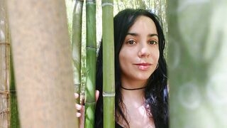 Lola Menti kink webcam model