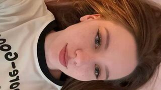 Lolla Winky busty lesbian cam
