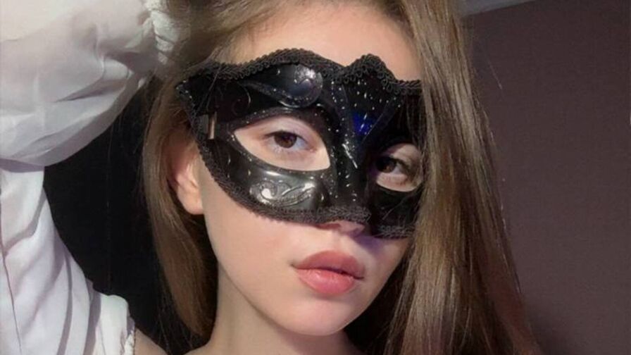 LouellaSnow adult chat room profile image