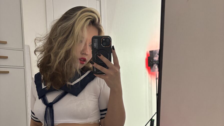 LupitaHinger private cam show profile image