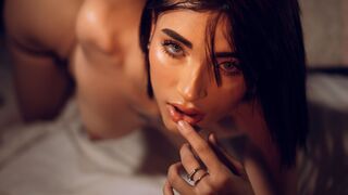 Manuela Molkova Latina couple cam
