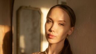 Margot Abbot nail tapping ASMR cam