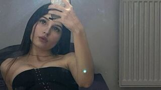MariCrueze webcam chat room thumbnail
