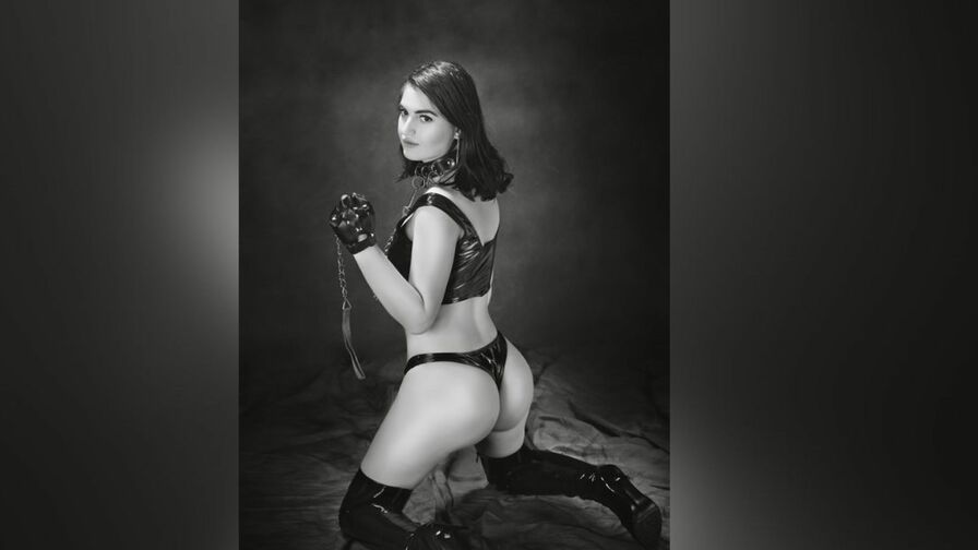 MarinaChaasia live cam model profile image