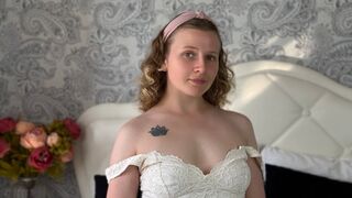 Mary Charm live tease cam