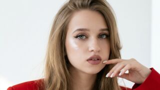 Maya Lune blonde webcam model