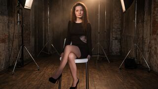 MayaReynolds online model chat thumbnail