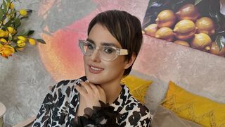 Maya Smithe MILF webcam show