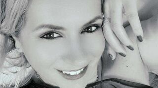 MayraWhite live chat room thumbnail