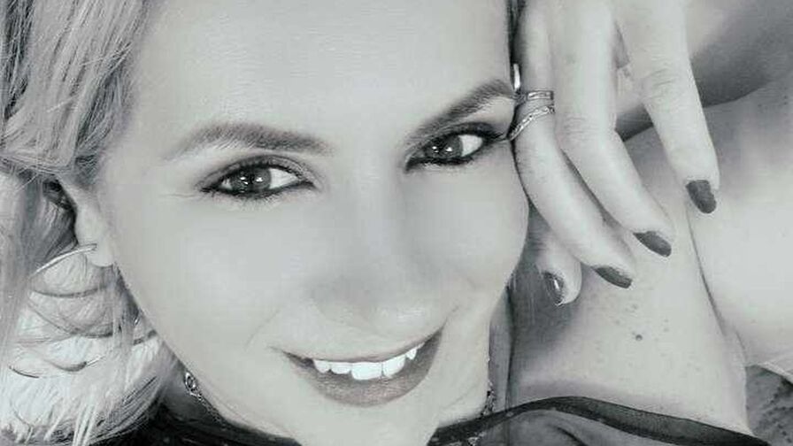 MayraWhite private chat room profile image