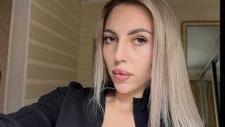 Melisa Dee hair play tease cam