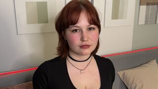 Mia Lacrice short hair cam girl
