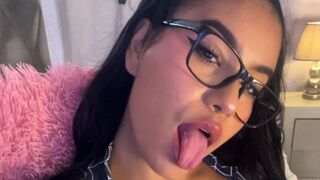 MihaCameron live chat room thumbnail