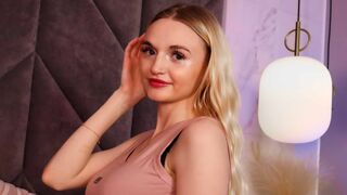 MilaLuxia online live cam thumbnail