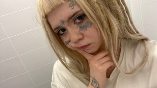 MilaMellow online cam room thumbnail
