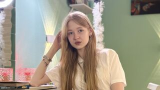 MinnieTallacksen private webcam show thumbnail
