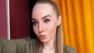 Misha Cubbu bedroom eyes webcam