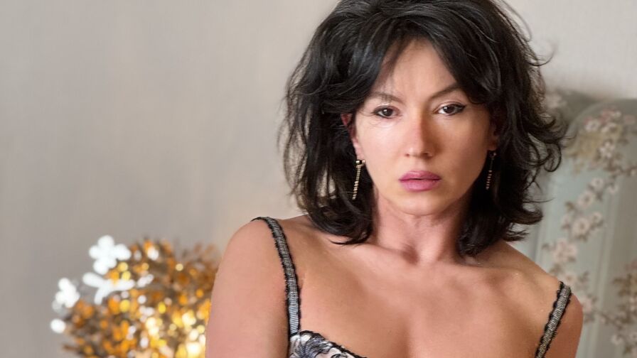 MnemoZeina live model chat profile image