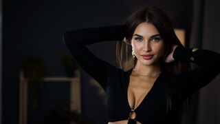 Moire Grimshaw white webcam model