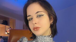 MollyPose live chat room thumbnail