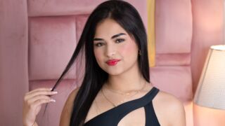 Molly Torres shaved pussy cameltoe cam