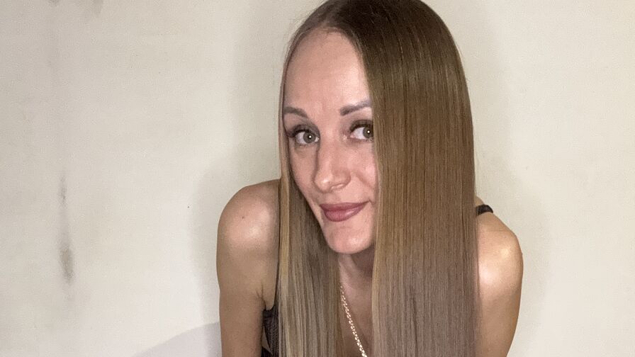 MonaLika live show model profile image