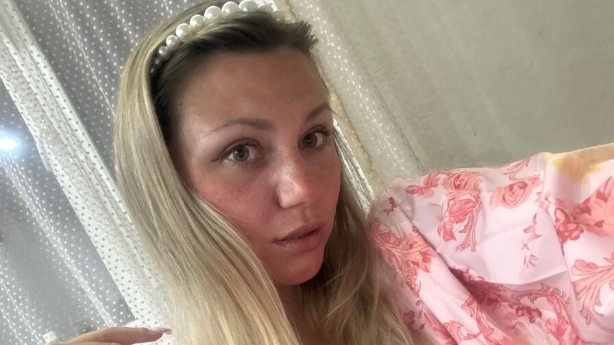 MonicaCandiy cam chat room profile image