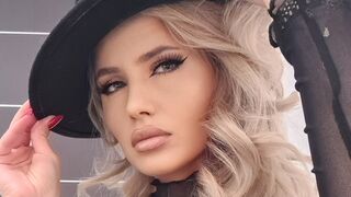 Monique Sin slow buildup masturbation show