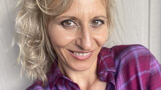 Natali Lankaran busty mature cam girl