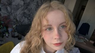 Natalie Murphi white blue eyes webcam model
